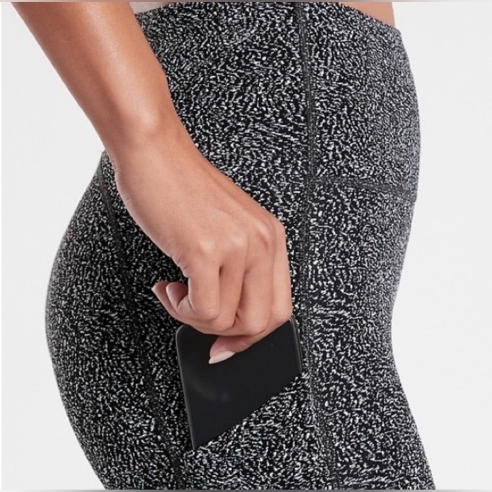 Athleta Ultimate Stash Pocket Textured 7/8 Leggings Black Gray Size Small - Picture 2 of 8